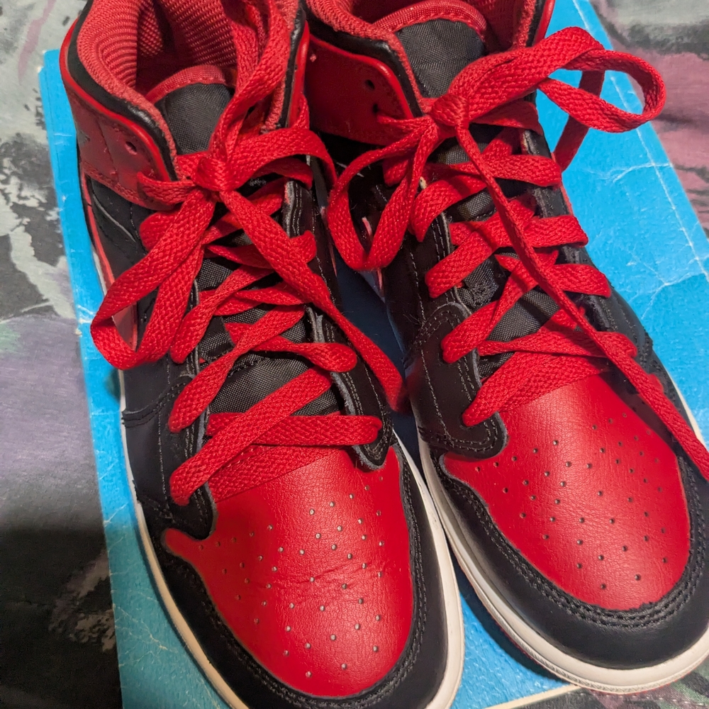 Stylish Kids Sneakers - Red and Black